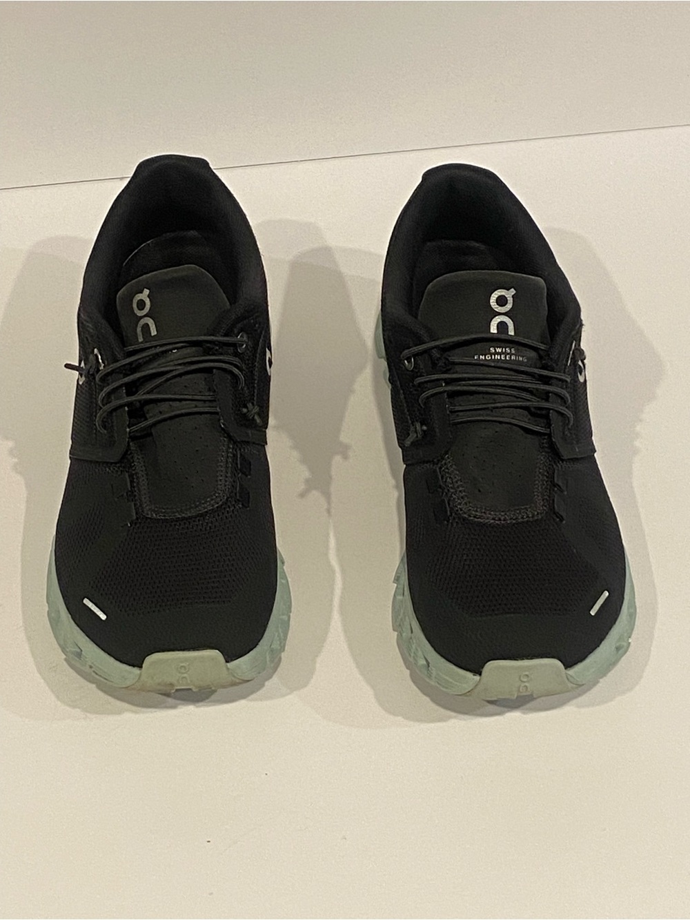 On cloud shoes - Picture 4 of 10